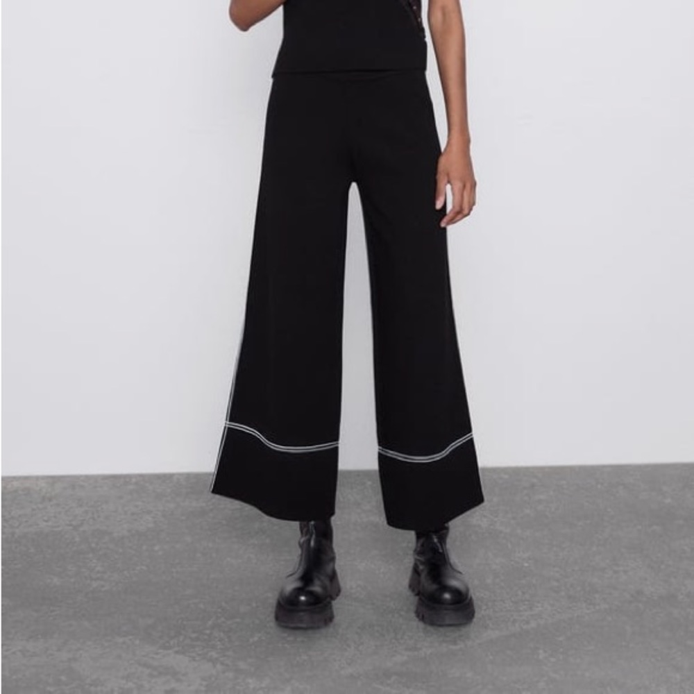 Pants With Constrasting Piping
